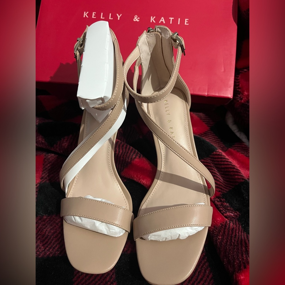 New in Box!! Kelly & Katie Tan Strappy Heels in Sz(7.5M)